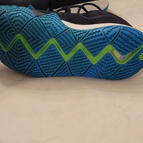 Nike - Picture 2 of 3